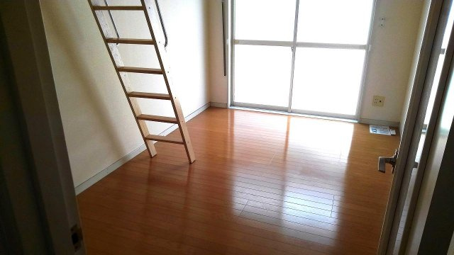 加古川市平岡町新在家のアパートの居間・リビング|居室