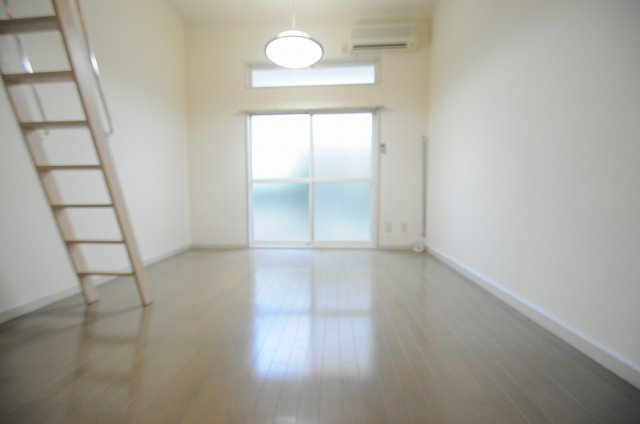 加古川市平岡町新在家のアパートの居間・リビング