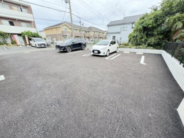 フォンターナ・ブリオの駐車場