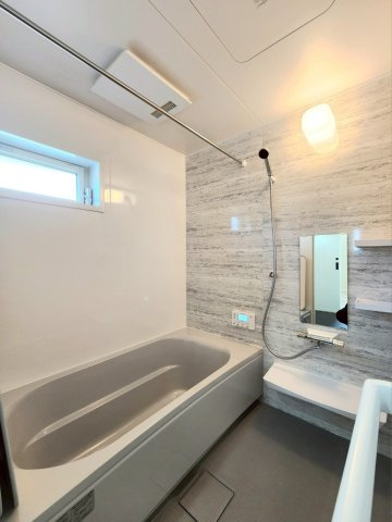 TAILOR HOUSE－テイラーハウス－小倉南区長尾4丁目【小倉南区　新築戸建て】の浴室|足が伸ばせてリラックスできるユニットバス♪