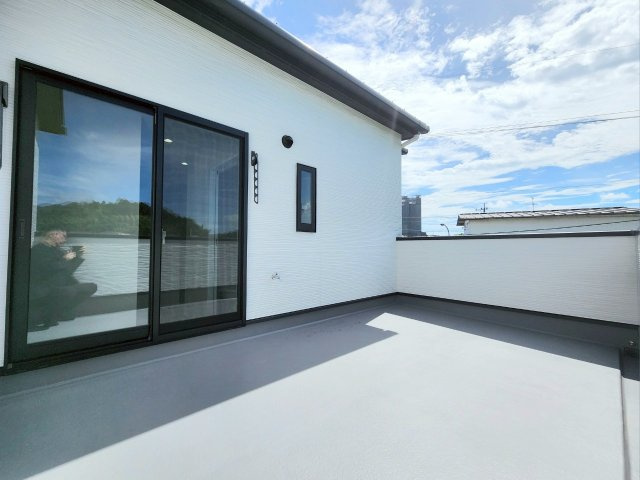 TAILOR HOUSE－テイラーハウス－小倉南区長尾4丁目【小倉南区　新築戸建て】のバルコニー|当物件の一番の見どころの広々ルーフBAL♪ホームキャンプできますね♪