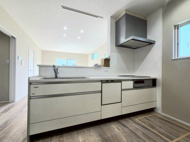 TAILOR HOUSE－テイラーハウス－小倉南区長尾4丁目【小倉南区　新築戸建て】のキッチン|広々と作業性の高いシステムキッチン♪