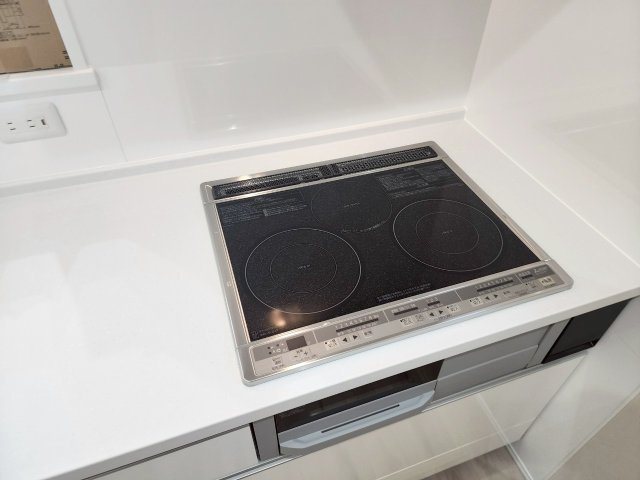 TAILOR HOUSE－テイラーハウス－小倉南区長尾4丁目【小倉南区　新築戸建て】のキッチン|お掃除ラクラクIHヒーター♪