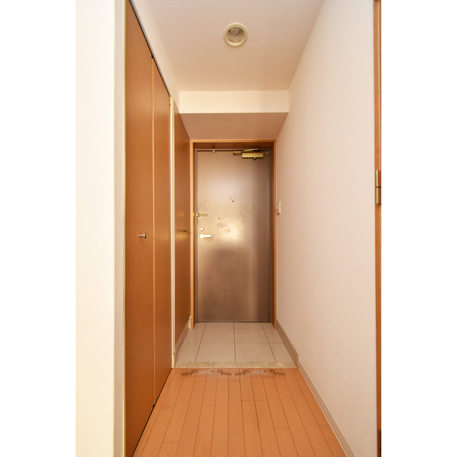 ロイヤルヒル神戸三ノ宮Ⅱの玄関