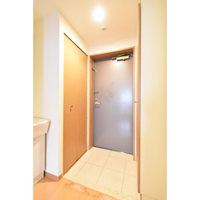 神戸市中央区加納町３丁目の賃貸マンションの玄関