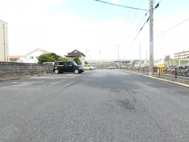 プレゼンスの駐車場