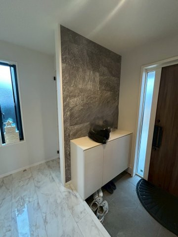 八街市朝日　中古戸建の玄関