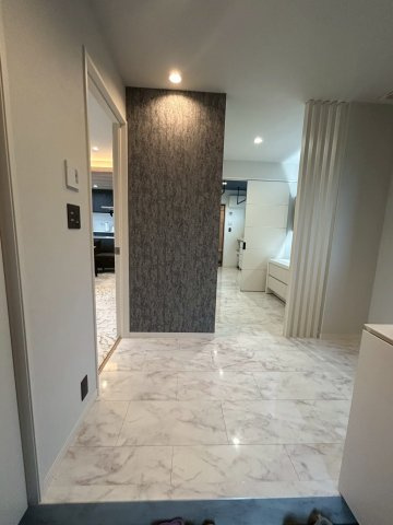 八街市朝日　中古戸建の玄関