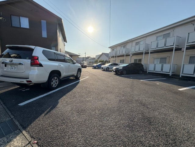 SurplusOne弁天の駐車場