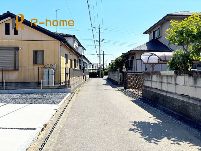 水戸市元吉田町13期　新築戸建て　2号棟の前面道路含む現地写真|堂々！建物完成♪実際のお部屋をご見学可能です♪
ご見学が一番の資料！お気軽にお問い合わせ下さい♪
