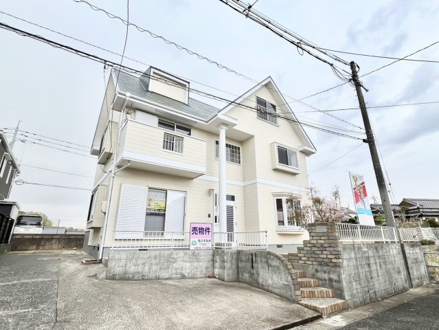 【外観】 | 3階建てのリフォーム済の中古住宅です。