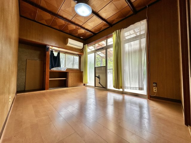 中郡大磯町生沢　敷地広々大型平屋住宅の洋室