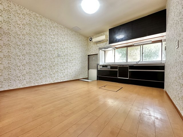 中郡大磯町生沢　敷地広々大型平屋住宅のキッチン