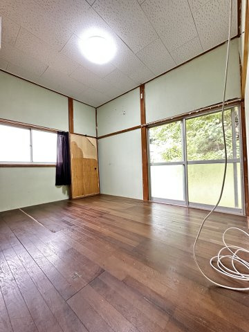中郡大磯町生沢　敷地広々大型平屋住宅の洋室