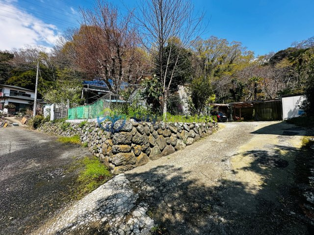 中郡大磯町生沢　建替可！敷地広々大型平屋住宅
