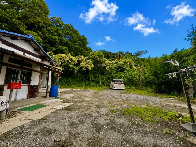 中郡大磯町生沢　敷地広々大型平屋住宅の庭