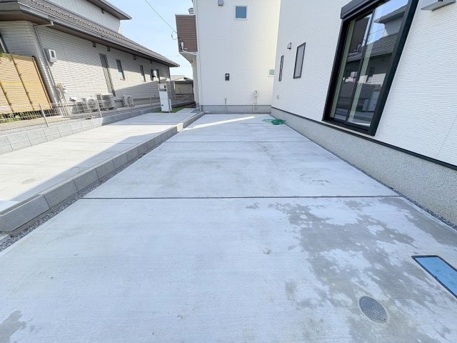 三郷市彦沢1丁目　新築戸建　全3棟　2号棟の駐車場|カースペース縦列2台可能