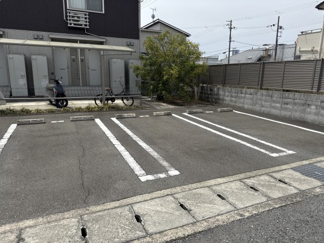 コンフォール蓼野の駐車場