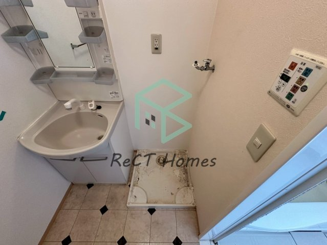 オークスコート西新在家 B棟の洗面所