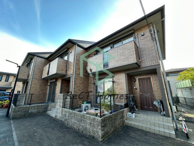 オークスコート西新在家 B棟の外観