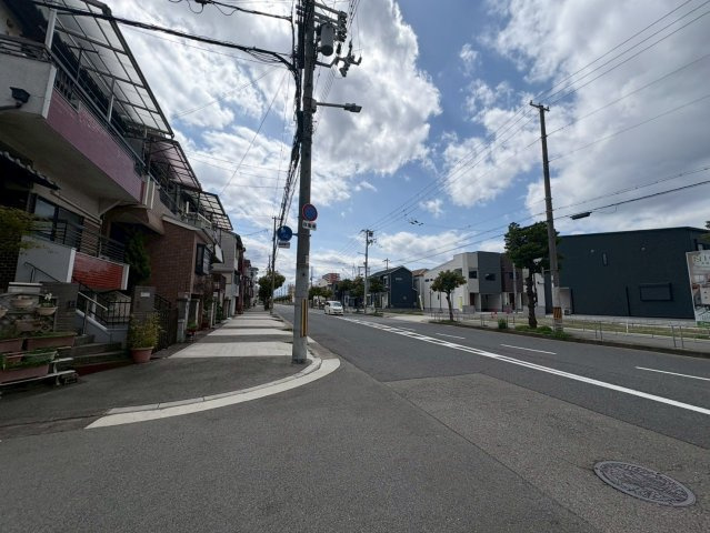 ヴィラスリースター鶴浜の駐車場