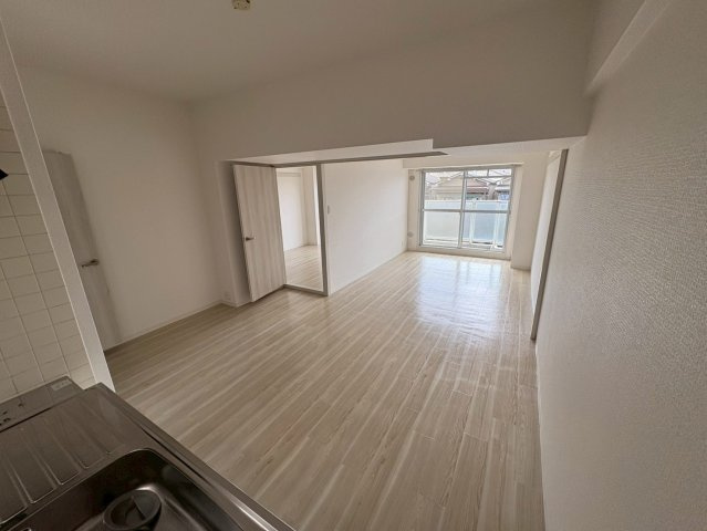 ヴィラスリースター鶴浜の居間・リビング