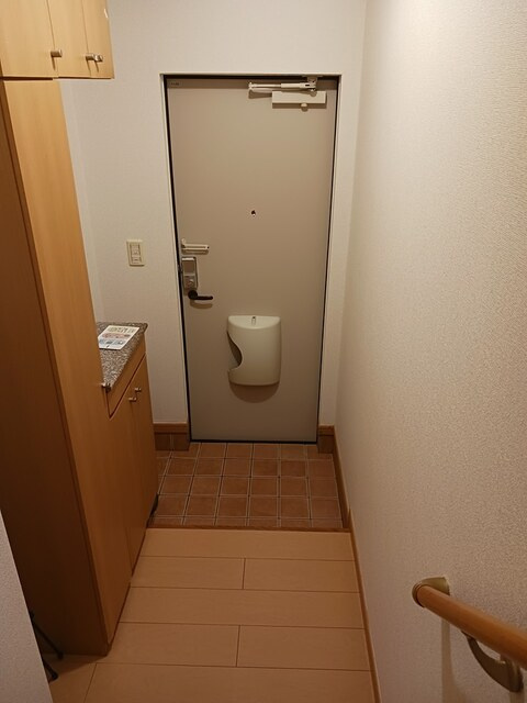 ローズアイズの玄関