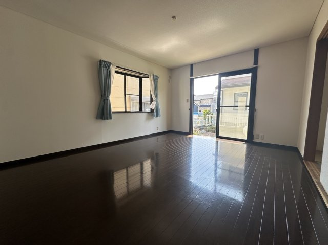 小田原市高田　ダイナシティ近辺の中古戸建の居間・リビング