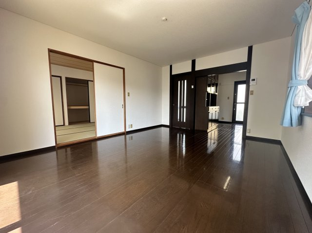 小田原市高田　ダイナシティ近辺の中古戸建の居間・リビング