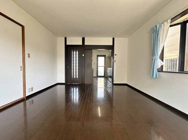 小田原市高田　ダイナシティ近辺の中古戸建の居間・リビング