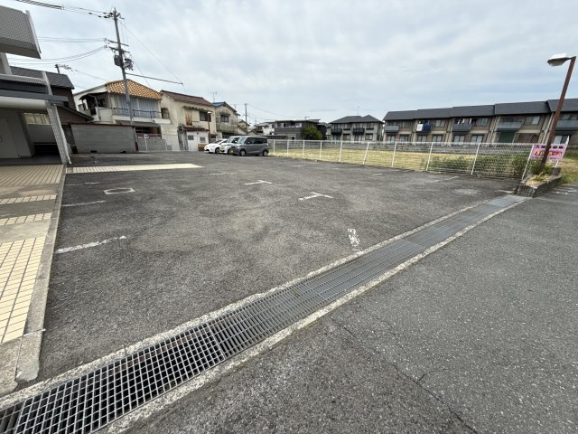 ラ・バレーヌ辻井の駐車場