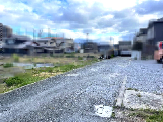 大津市真野五丁目49坪売地の前面道路含む現地写真