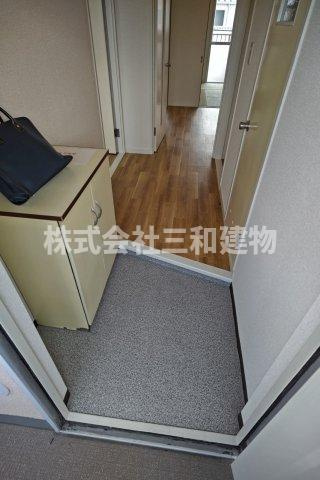 東和ロイヤルハイツの玄関|同間取り別室の参考写真です