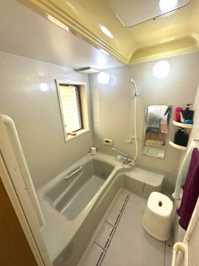 【中古】入間郡越生町上野平屋建て中古住宅の浴室|足の伸ばせるバスタブでリラックスタイムを過ごしましょう