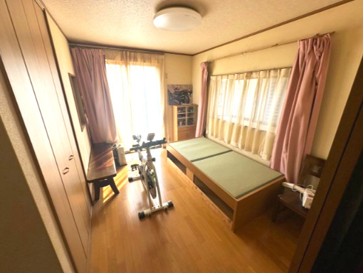 【中古】入間郡越生町上野平屋建て中古住宅の洋室|7帖洋室です！２面採光で明るいです！