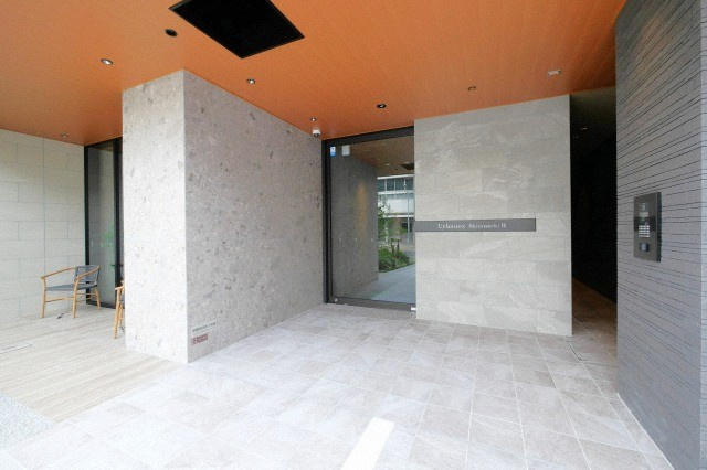 大阪市西区新町４丁目の賃貸マンションのエントランス