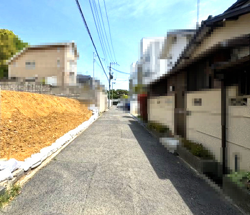 山手町土地の前面道路含む現地写真