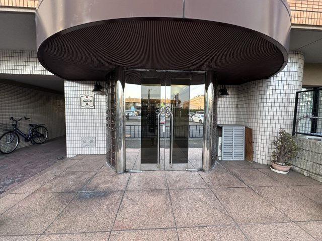 ふぁみーゆ鳳の玄関