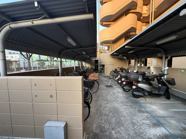 ふぁみーゆ鳳の駐輪場