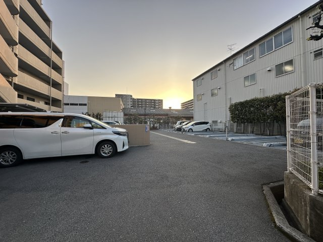 ふぁみーゆ鳳の駐車場