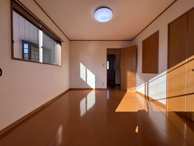 シティーハイツパティオの洋室|落ち着いた色調の洋室です