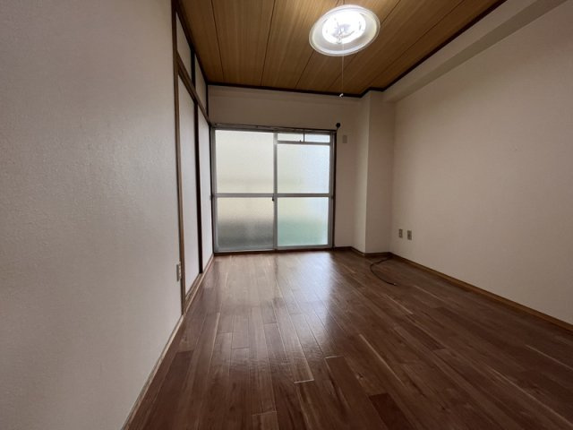白岡ビルの寝室