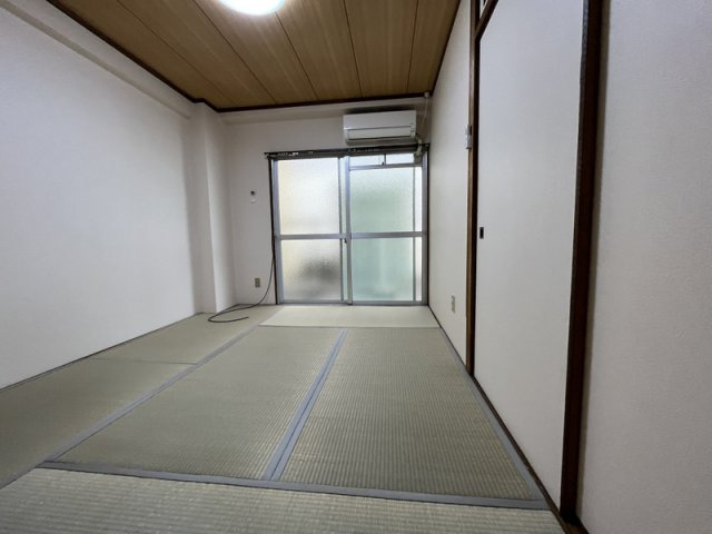 白岡ビルの洋室