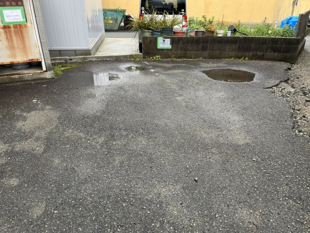 白岡ビルの駐車場