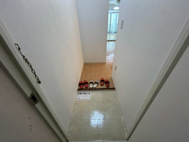 横井第6ビルの玄関