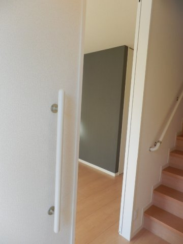 アイデールの内装|玄関横が寝室です