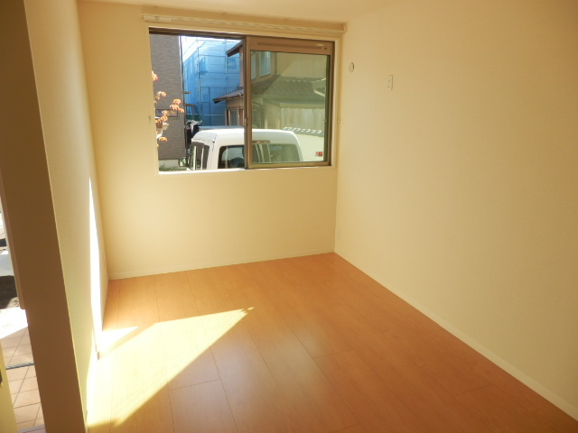 アイデールの洋室|1階でも日当たりの良いお部屋です