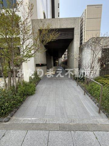 CINQ IWASE BLDのエントランス