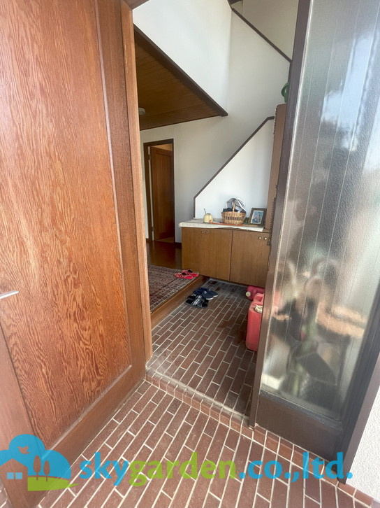 茅ヶ崎市菱沼1丁目　中古戸建の玄関