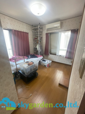 【寝室】 | 茅ヶ崎市菱沼1丁目　中古戸建 | 落ち着いた色調の寝室です